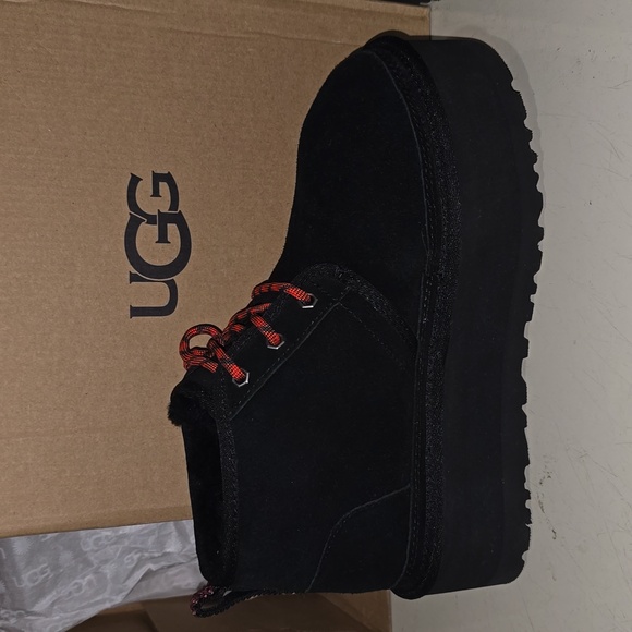 AUTHENTIC UGG Neumel Heritage Platform  Size 9, Color Black - Picture 6 of 11